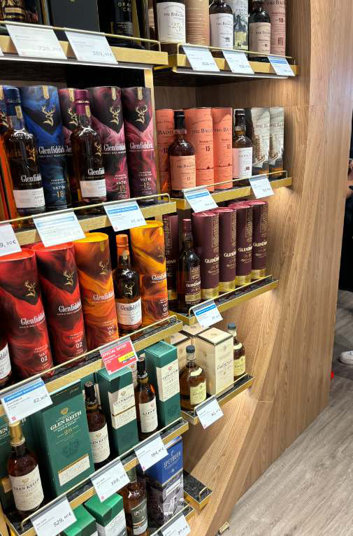 Glenfiddich and The Balvenie facings on the Istanbul departures fixture